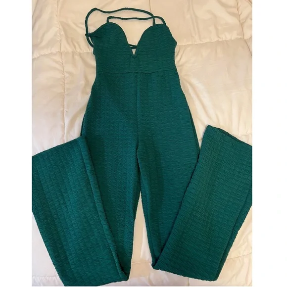 Pretty Little Thing Emerald Green Textured V Bar Lace Back Flared Jumpsuit - Picture 5 of 6